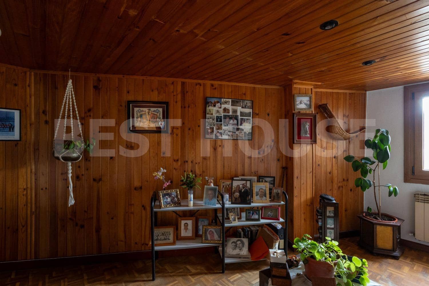 7 bedroom Villa for sale in Salinas de Anana with garage - € 394,314 (Ref: 9565414)