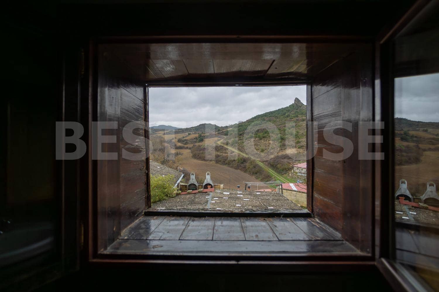 7 bedroom Villa for sale in Salinas de Anana with garage - € 394,314 (Ref: 9565414)