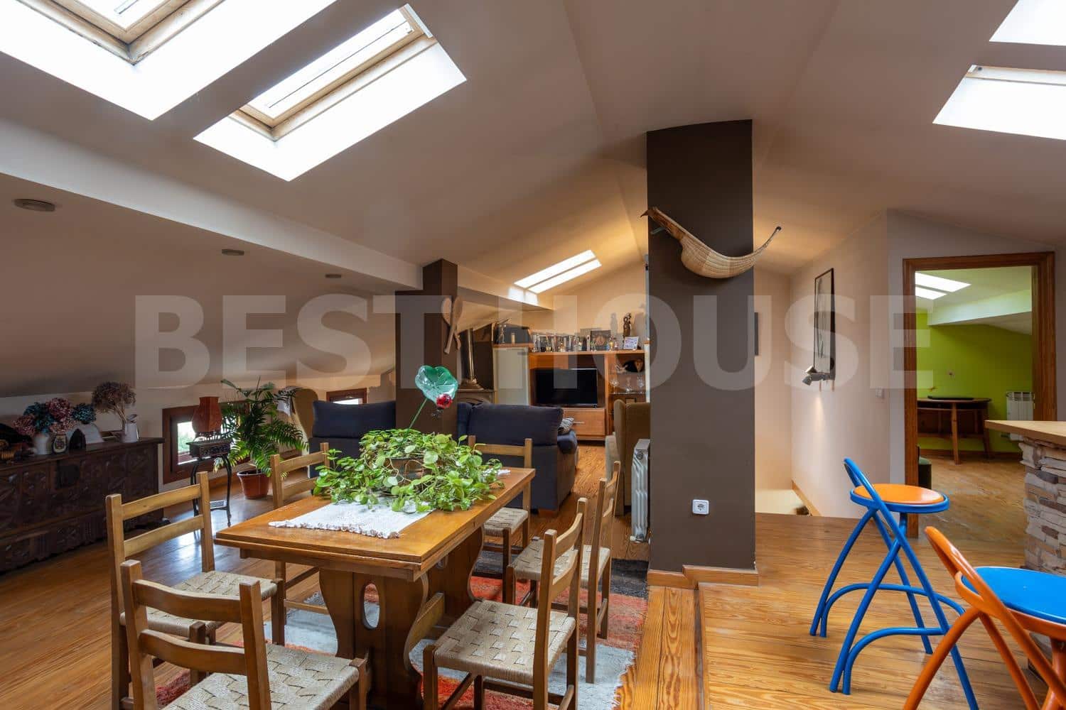 7 bedroom Villa for sale in Salinas de Anana with garage - € 394,314 (Ref: 9565414)