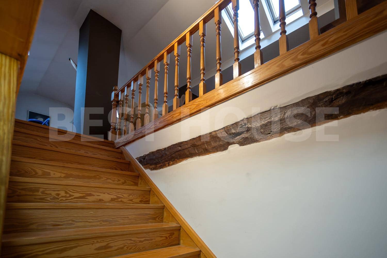 7 bedroom Villa for sale in Salinas de Anana with garage - € 394,314 (Ref: 9565414)