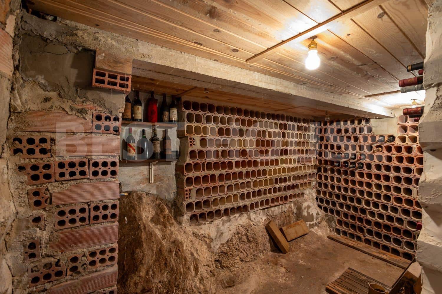 7 bedroom Villa for sale in Salinas de Anana with garage - € 394,314 (Ref: 9565414)