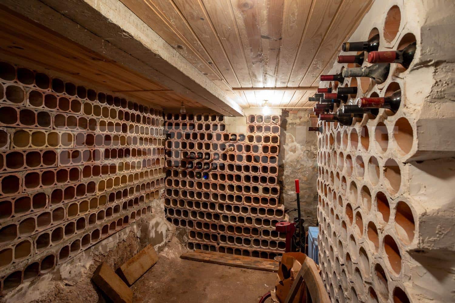 7 bedroom Villa for sale in Salinas de Anana with garage - € 394,314 (Ref: 9565414)