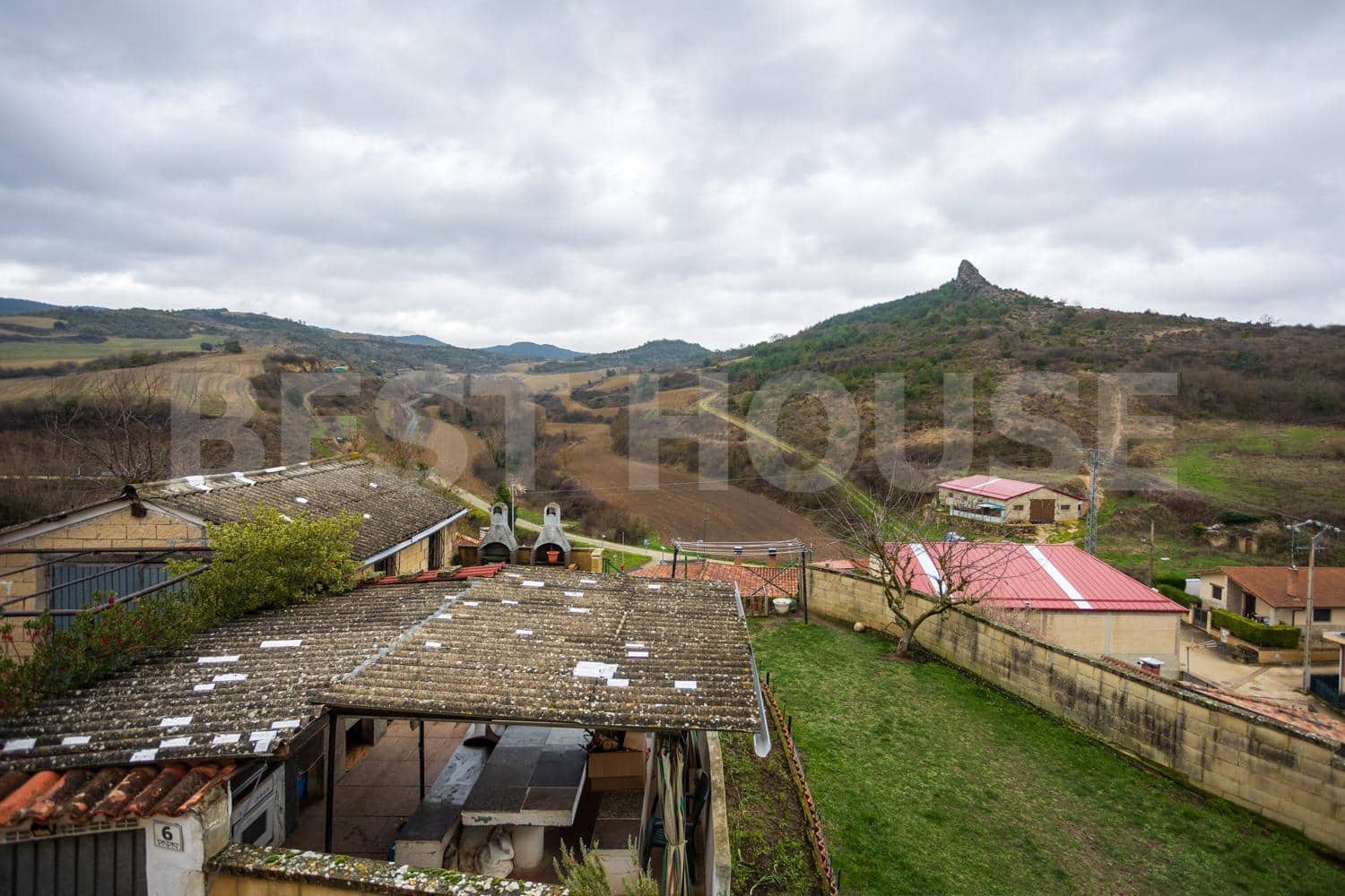 7 bedroom Villa for sale in Salinas de Anana with garage - € 394,314 (Ref: 9565414)