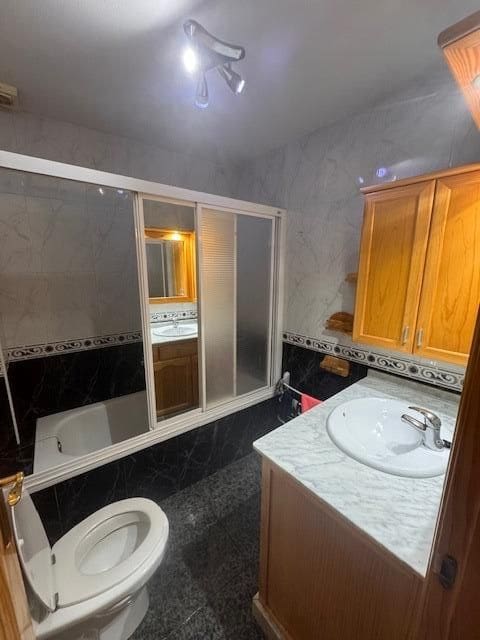 8 bedroom Commercial for sale in Piedrabuena - € 260,000 (Ref: 9565417)