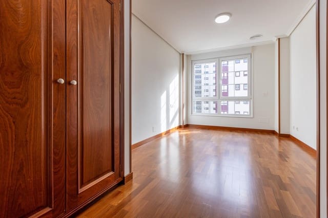 3 soveværelse Lejlighed til salg i A Coruña by med garage - € 625.000 (Ref: 9576726)