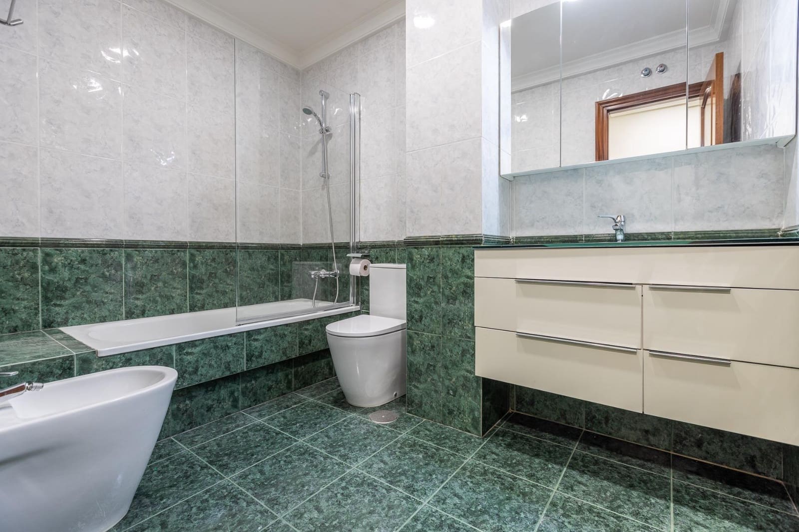 3 slaapkamer Flat te koop in A Coruna stad met garage - € 625.000 (Ref: 9576726)