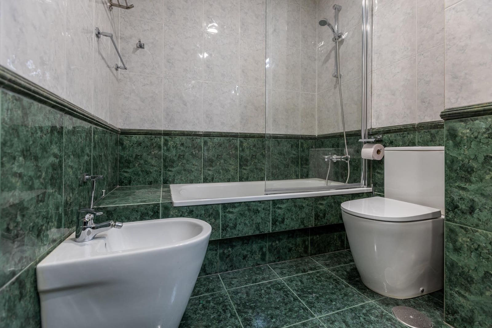 3 bedroom Flat for sale in A Coruna city with garage - € 565,000 (Ref: 9576726)