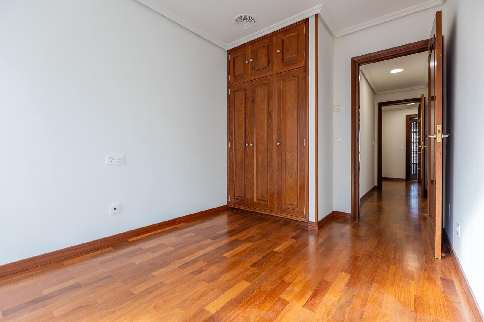 3 bedroom Flat for sale in A Coruna city with garage - € 565,000 (Ref: 9576726)