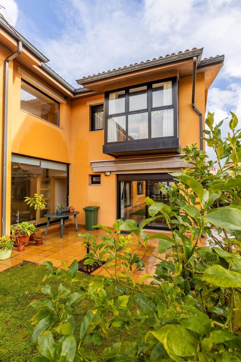 5 Zimmer Villa zu verkaufen in Oleiros mit Garage - 675.000 € (Ref: 9584532)