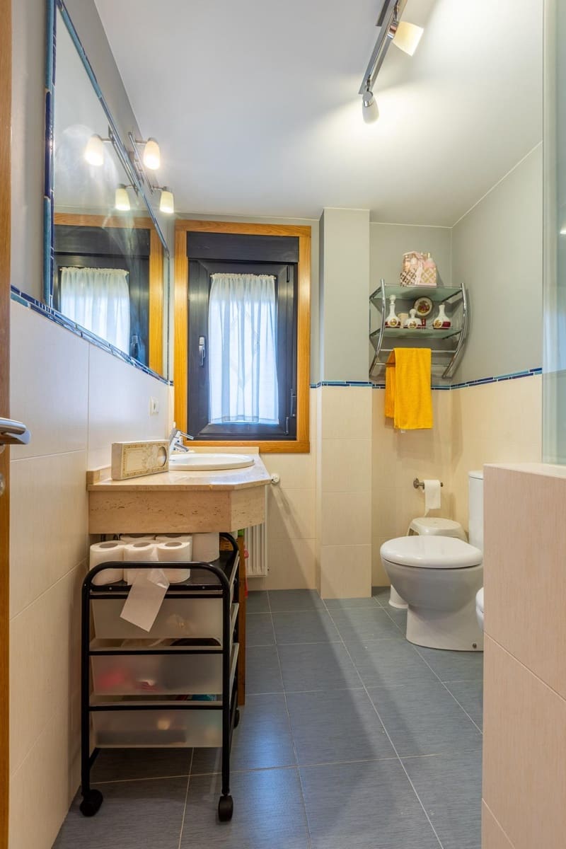 5 Zimmer Villa zu verkaufen in Oleiros mit Garage - 675.000 € (Ref: 9584532)