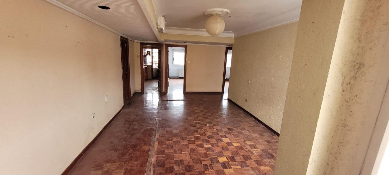 3 bedroom Flat for sale in Zaragoza city - € 135,000 (Ref: 9596377)