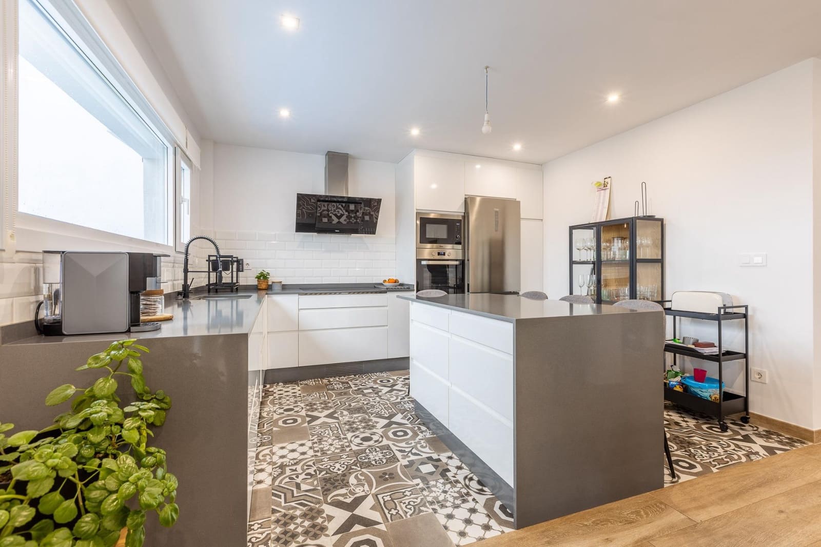 3 bedroom Villa for sale in Arteixo with pool - € 525,000 (Ref: 9605178)