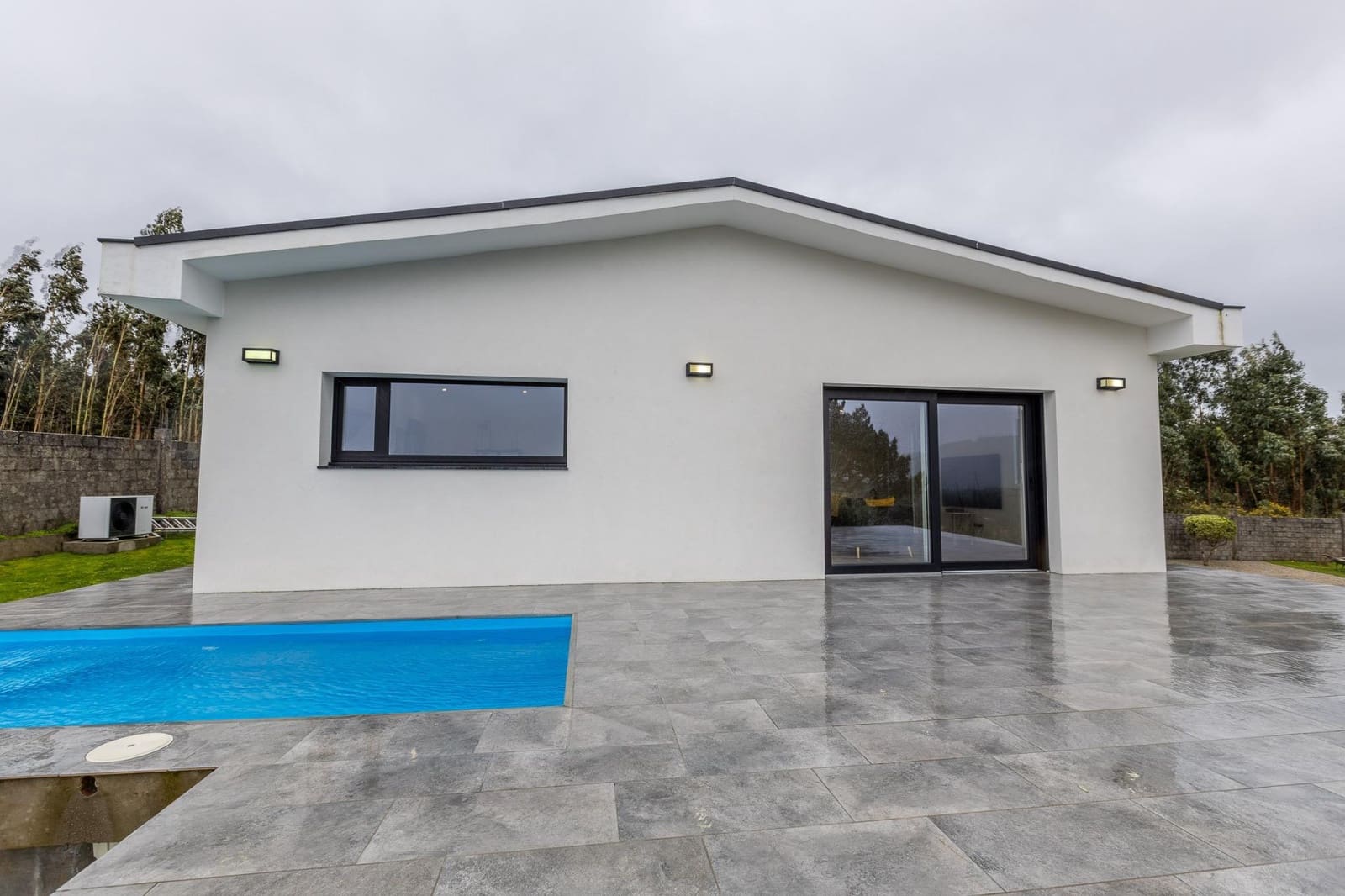 3 bedroom Villa for sale in Arteixo with pool - € 525,000 (Ref: 9605178)