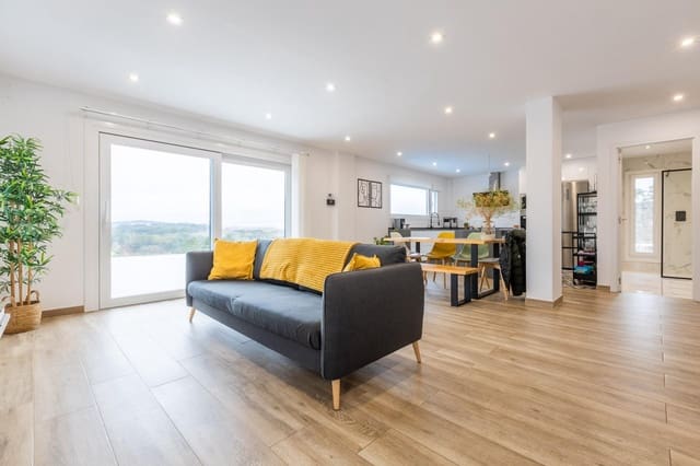 3 bedroom Villa for sale in Arteixo with pool - € 525,000 (Ref: 9605178)