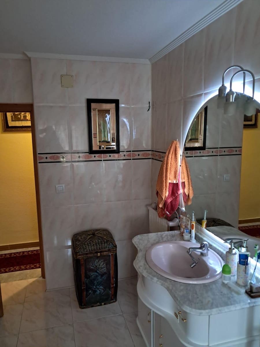 Piso de 5 habitaciones en Salamanca ciudad en venta con piscina garaje - 250.000 € (Ref: 9616051)