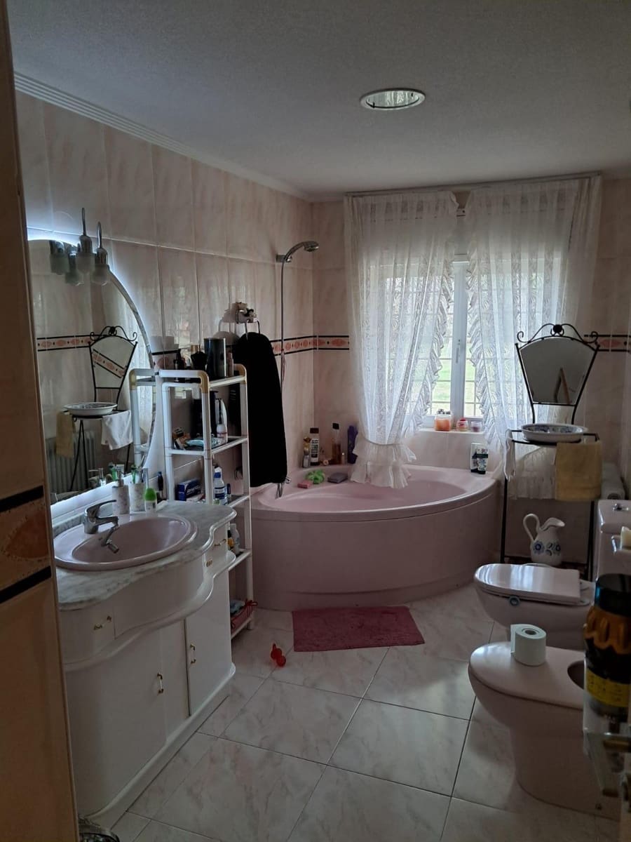 Piso de 5 habitaciones en Salamanca ciudad en venta con piscina garaje - 250.000 € (Ref: 9616051)