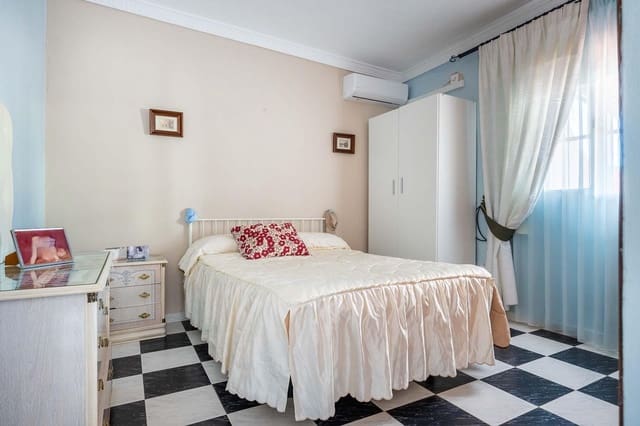 4 soveværelse Villa til salg i Alcalá del Río med garage - € 299.900 (Ref: 9648374)