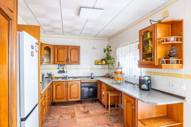 4 soveværelse Villa til salg i Alcalá del Río med garage - € 299.900 (Ref: 9648374)