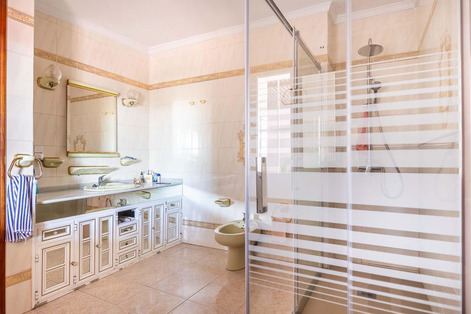 4 soveværelse Villa til salg i Alcala del Rio med garage - € 299.900 (Ref: 9648374)