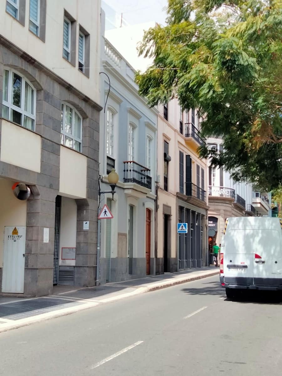 Comercial para arrendar em Las Palmas de Gran Canaria - 2 100 € (Ref: 9648377)