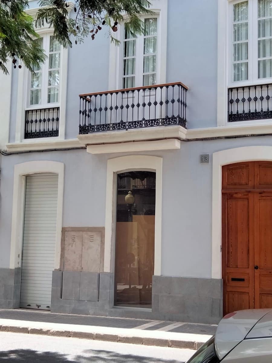 Comercial para arrendar em Las Palmas de Gran Canaria - 2 100 € (Ref: 9648377)