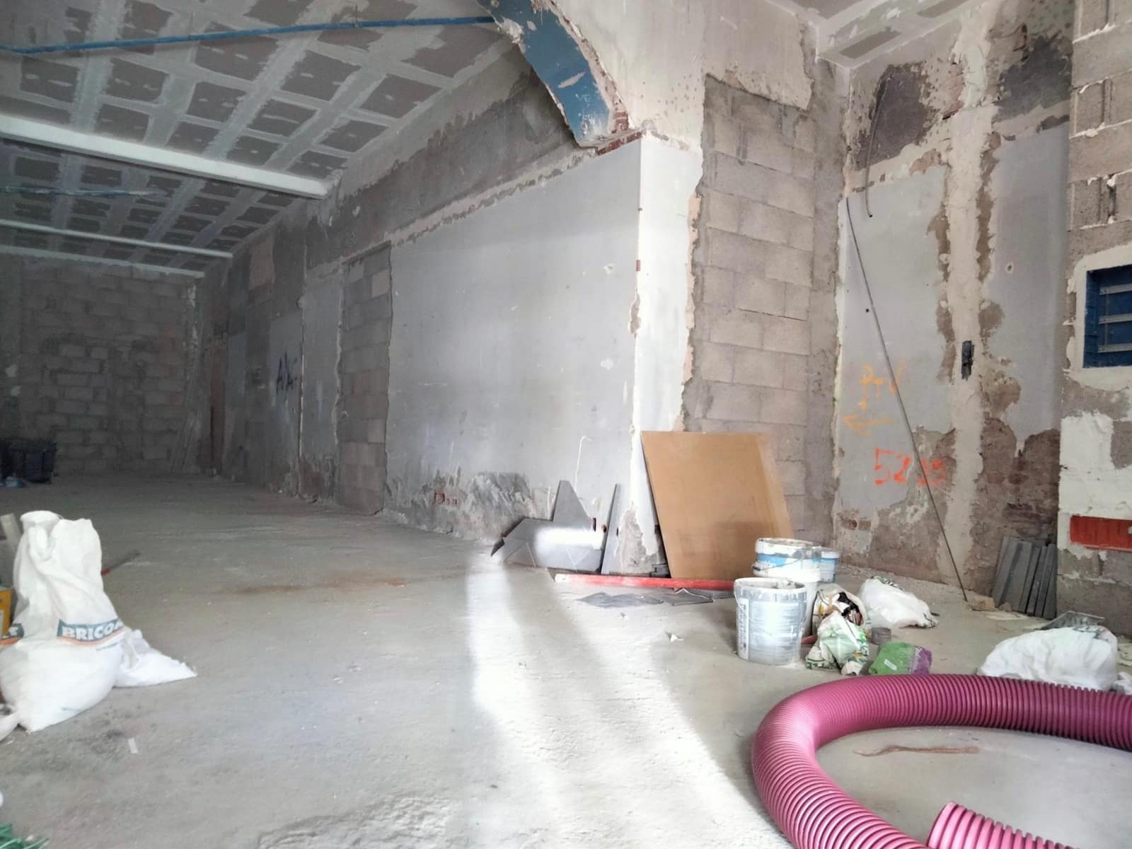 Comercial para arrendar em Las Palmas de Gran Canaria - 2 100 € (Ref: 9648377)