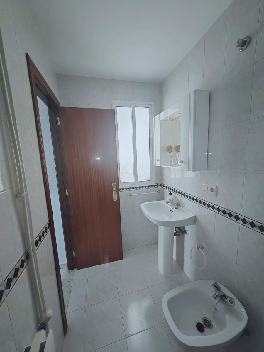 3 bedroom Flat for sale in Don Benito - € 130,000 (Ref: 9674457)