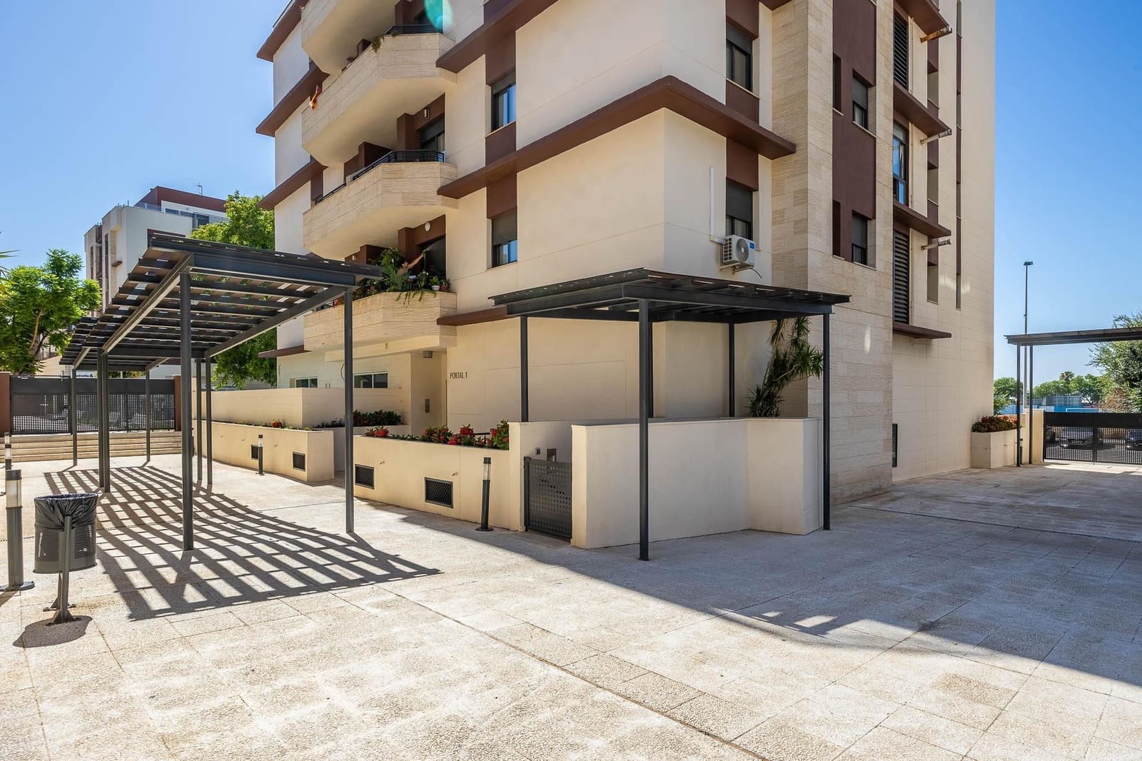 Piso de 2 habitaciones en Mairena del Aljarafe en venta con piscina garaje - 279.000 € (Ref: 9674459)