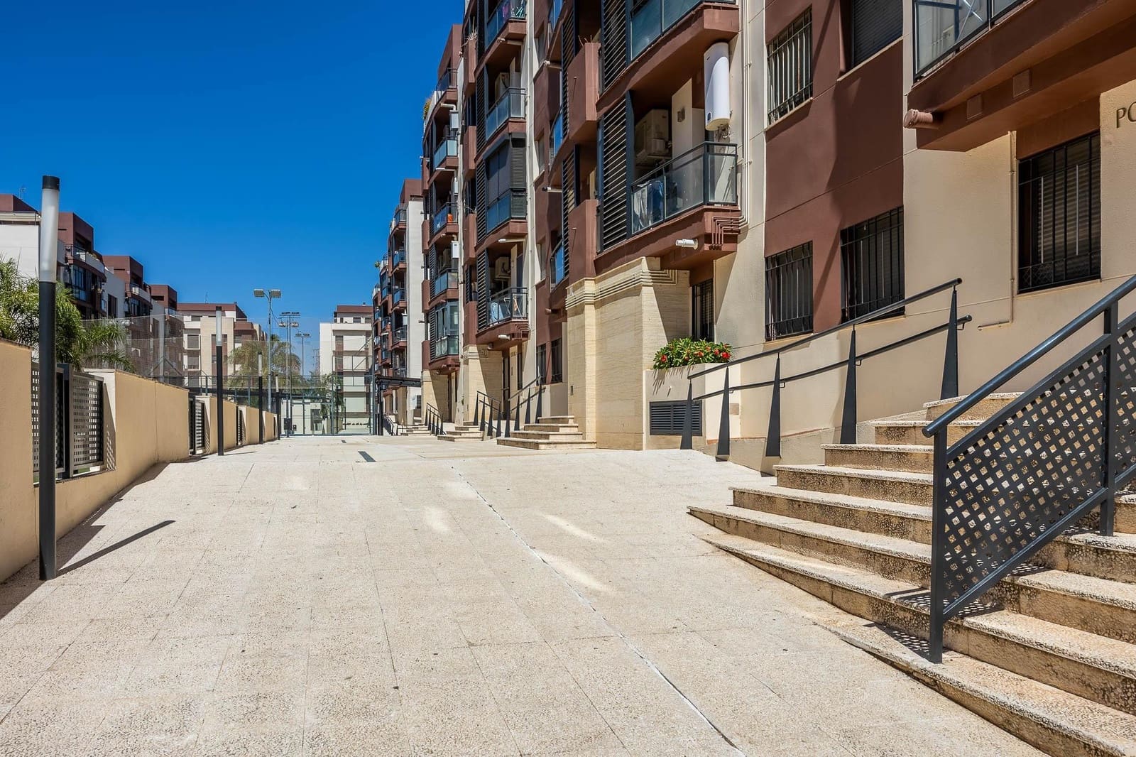 Piso de 2 habitaciones en Mairena del Aljarafe en venta con piscina garaje - 279.000 € (Ref: 9674459)