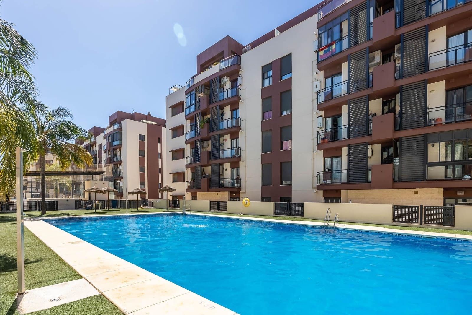 Piso de 2 habitaciones en Mairena del Aljarafe en venta con piscina garaje - 279.000 € (Ref: 9674459)