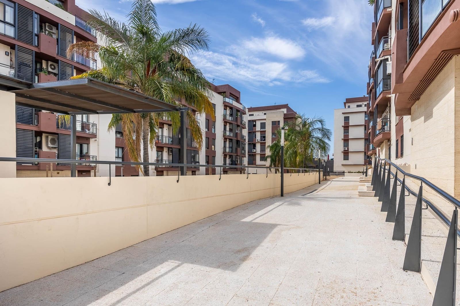 Piso de 2 habitaciones en Mairena del Aljarafe en venta con piscina garaje - 279.000 € (Ref: 9674459)