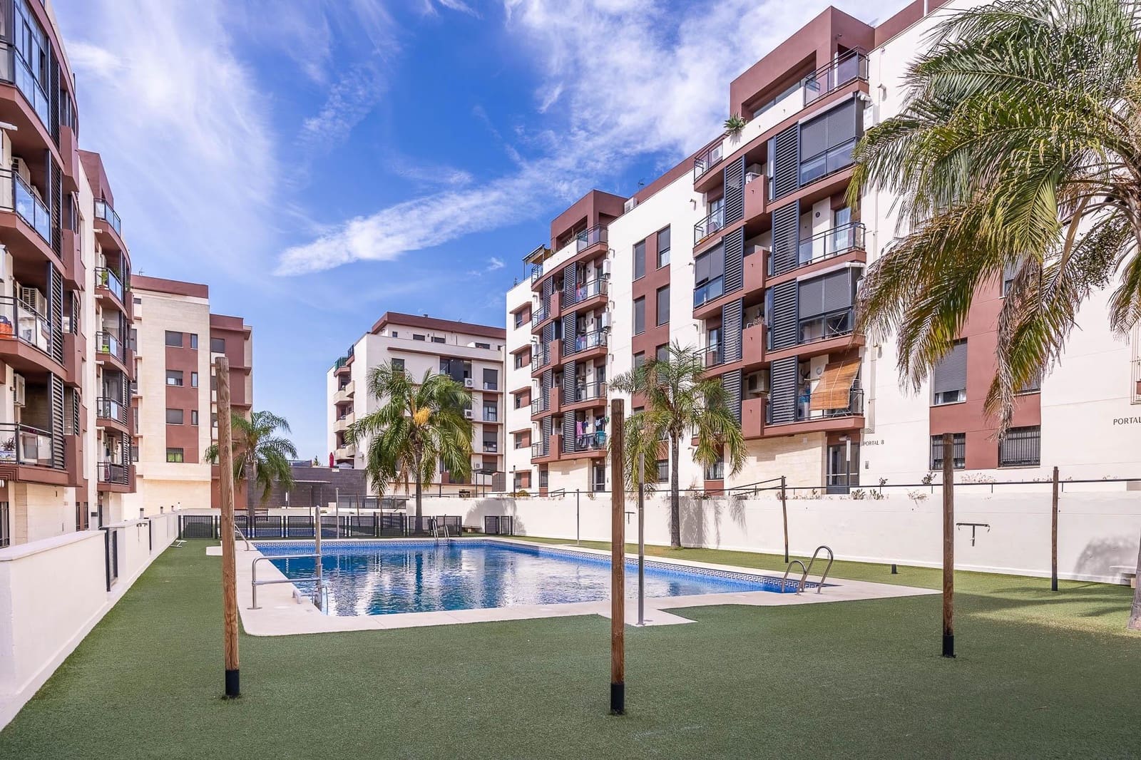 Piso de 2 habitaciones en Mairena del Aljarafe en venta con piscina garaje - 279.000 € (Ref: 9674459)