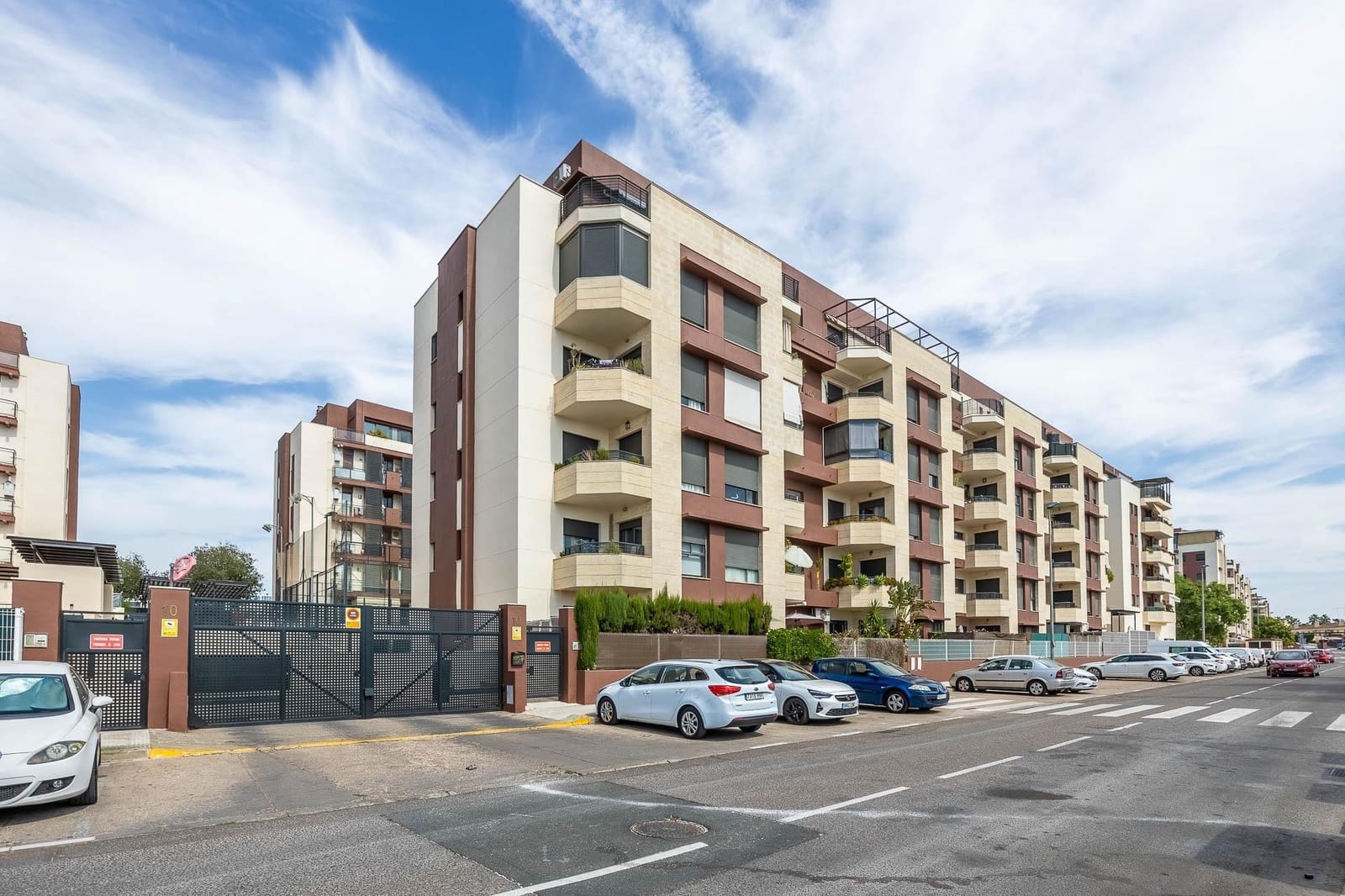 Piso de 2 habitaciones en Mairena del Aljarafe en venta con piscina garaje - 279.000 € (Ref: 9674459)