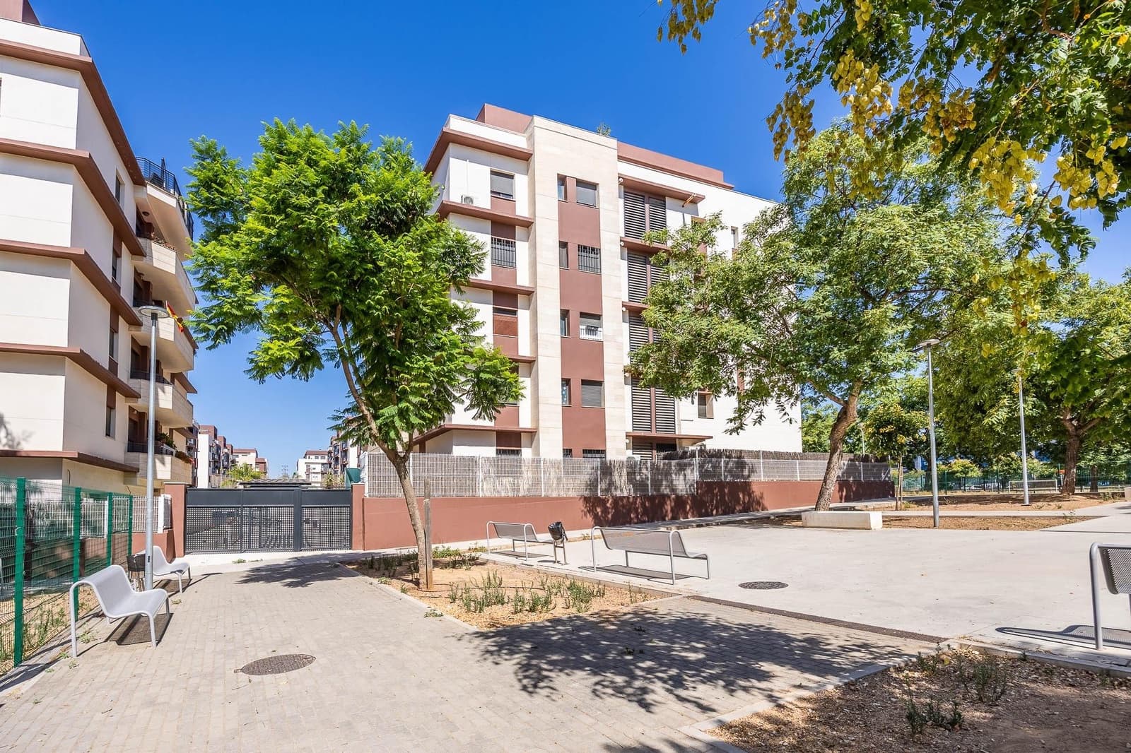 Piso de 2 habitaciones en Mairena del Aljarafe en venta con piscina garaje - 279.000 € (Ref: 9674459)