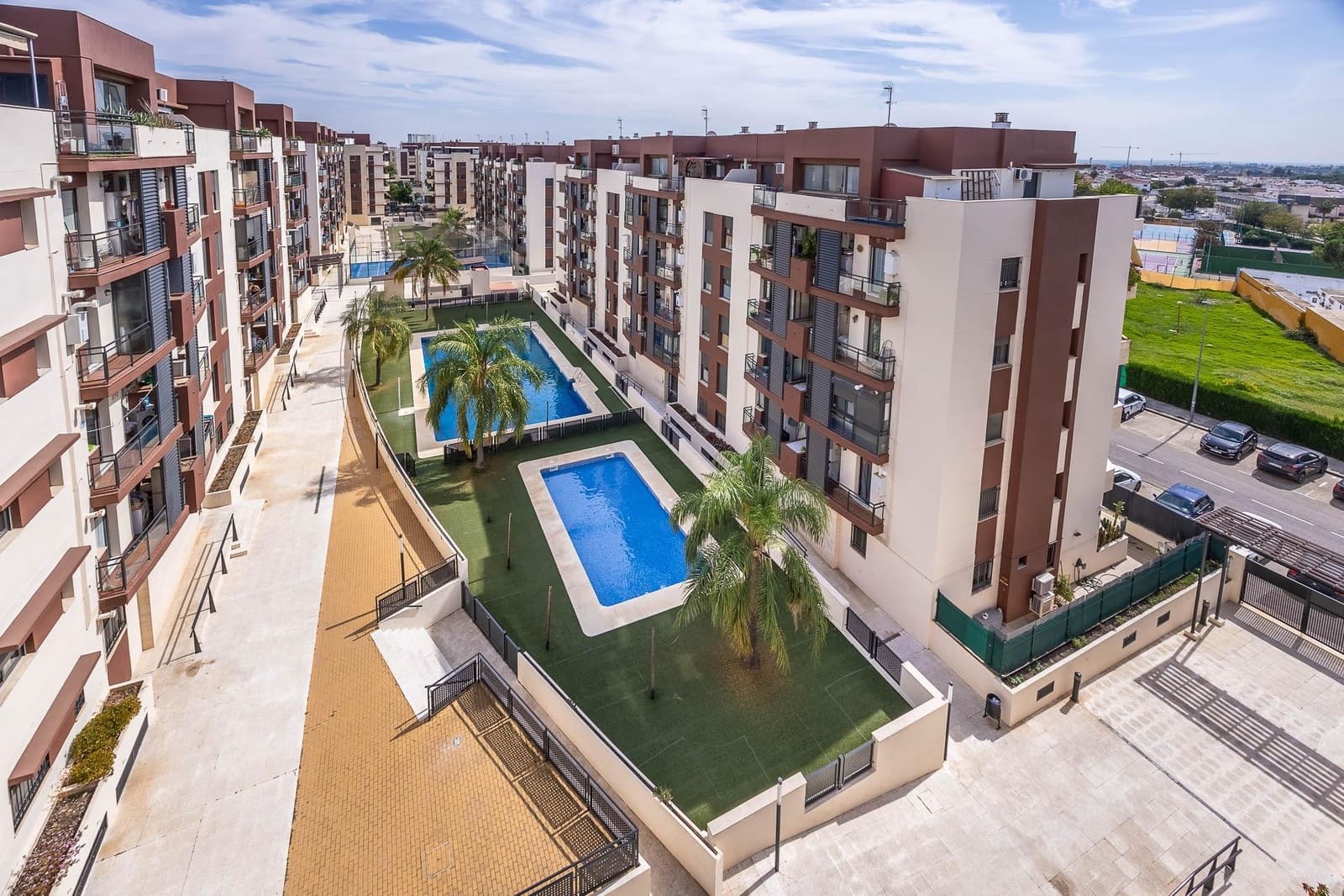Piso de 2 habitaciones en Mairena del Aljarafe en venta con piscina garaje - 279.000 € (Ref: 9674459)