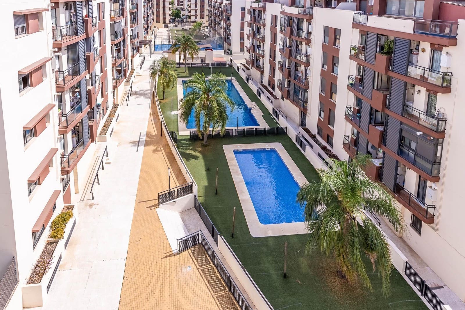 Piso de 2 habitaciones en Mairena del Aljarafe en venta con piscina garaje - 279.000 € (Ref: 9674459)