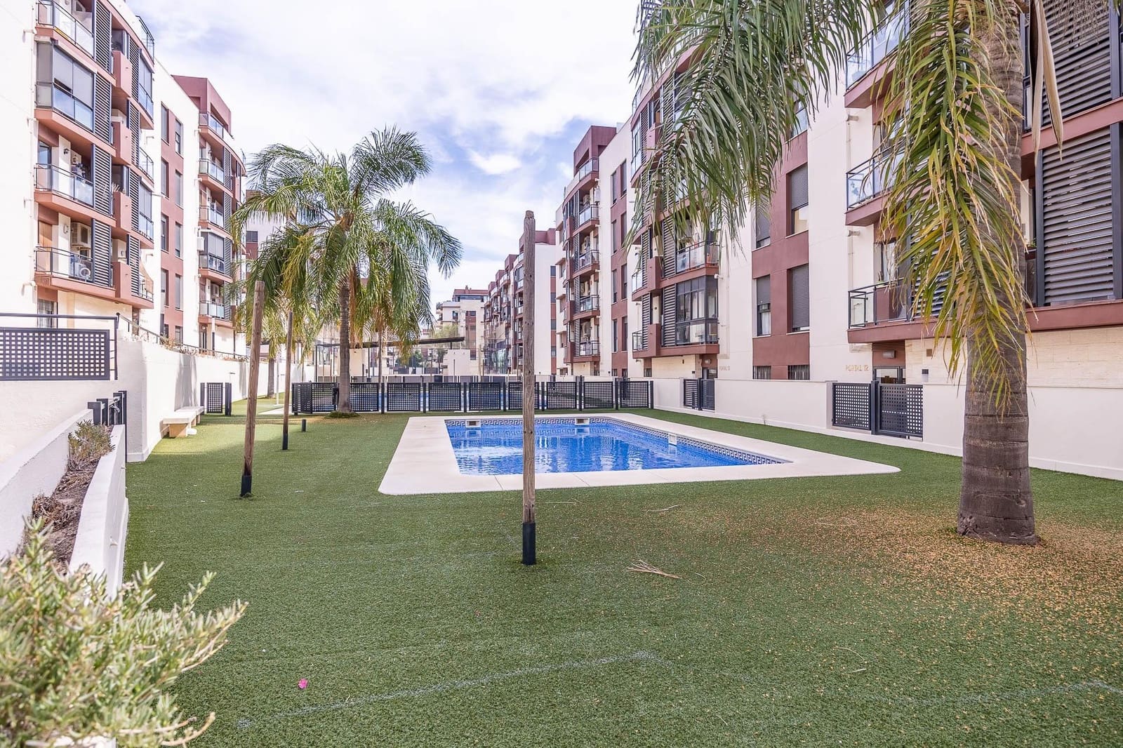 Piso de 2 habitaciones en Mairena del Aljarafe en venta con piscina garaje - 279.000 € (Ref: 9674459)