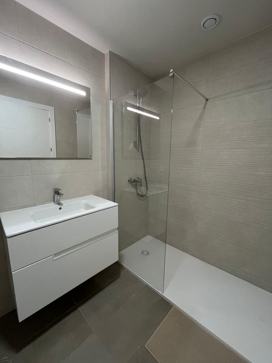 3 sovrum Lägenhet att hyra i Las Palmas de Gran Canaria med pool - 2 200 € (Ref: 9677619)