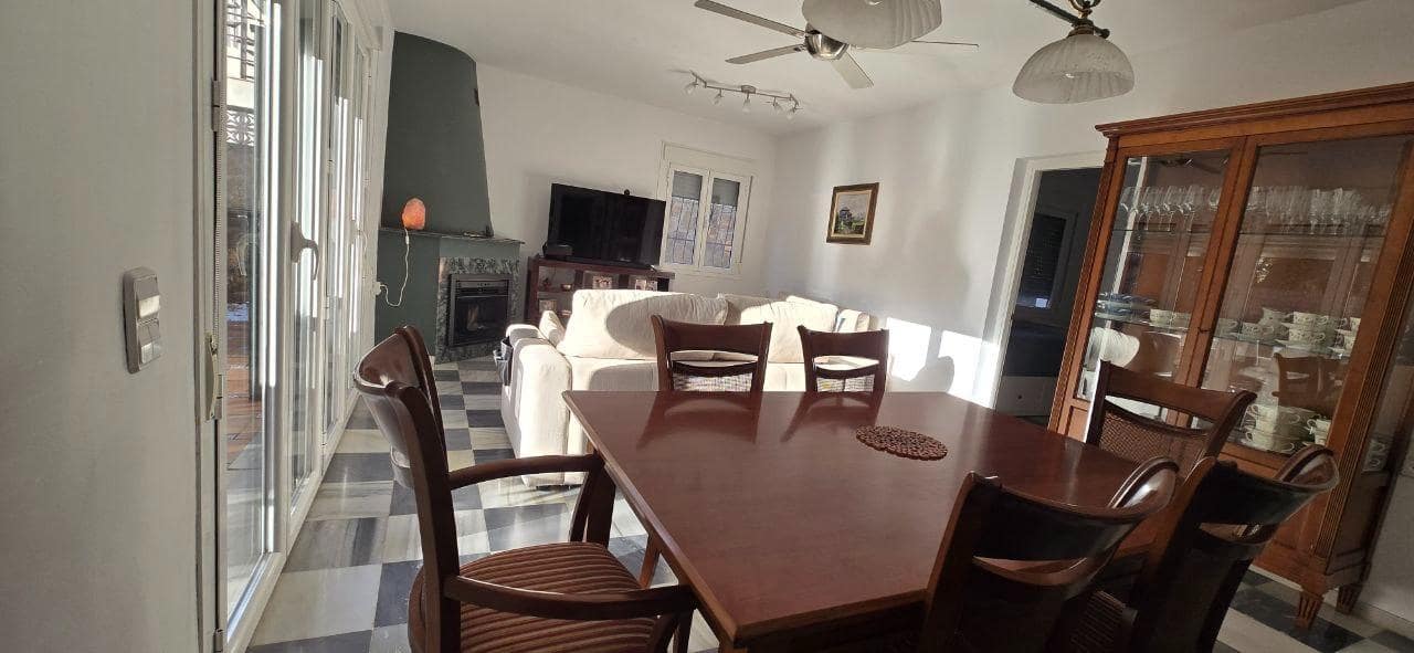 Chalet de 6 habitaciones en Aguadulce (Almeria) en venta con garaje - 590.000 € (Ref: 9677620)