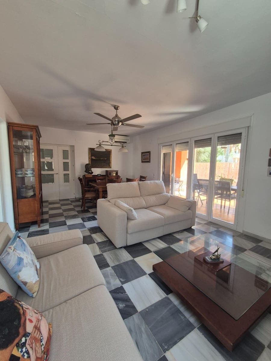 Chalet de 6 habitaciones en Aguadulce (Almeria) en venta con garaje - 590.000 € (Ref: 9677620)