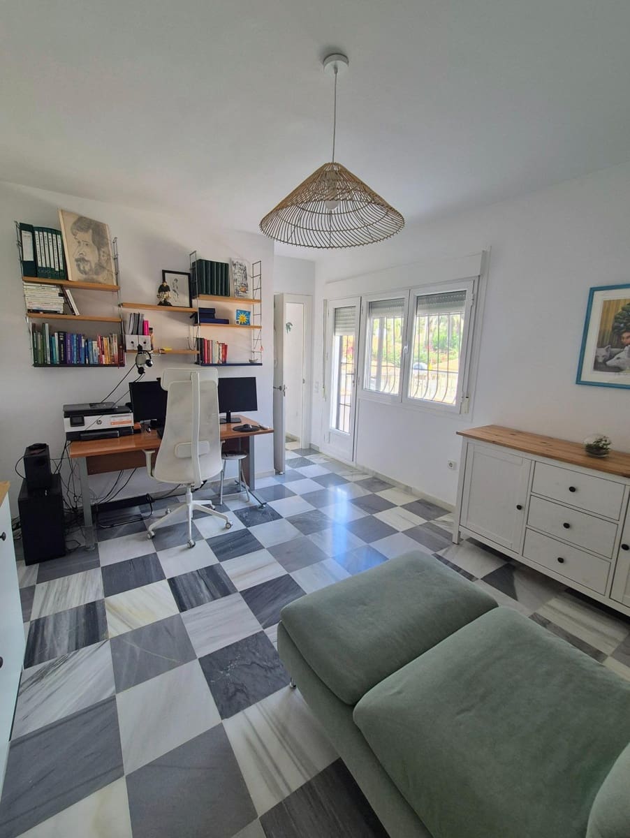 Chalet de 6 habitaciones en Aguadulce (Almeria) en venta con garaje - 590.000 € (Ref: 9677620)