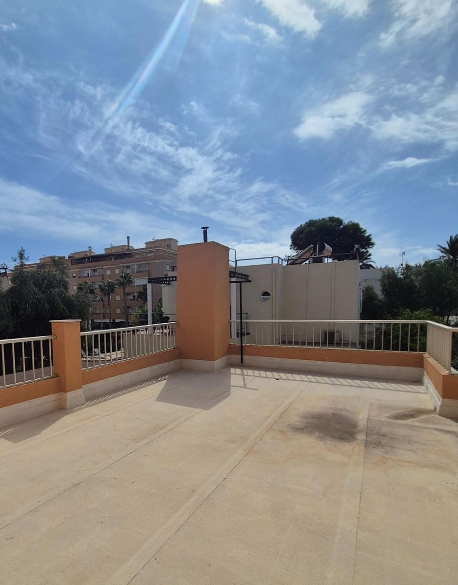 Chalet de 6 habitaciones en Aguadulce (Almeria) en venta con garaje - 590.000 € (Ref: 9677620)