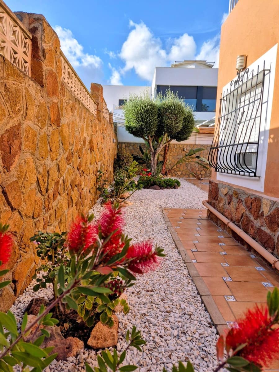 Chalet de 6 habitaciones en Aguadulce (Almeria) en venta con garaje - 590.000 € (Ref: 9677620)