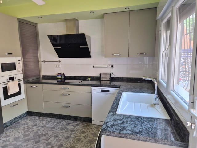 Chalet de 6 habitaciones en Aguadulce (Almeria), Roquetas de Mar en venta con garaje - 590.000 € (Ref: 9677620)