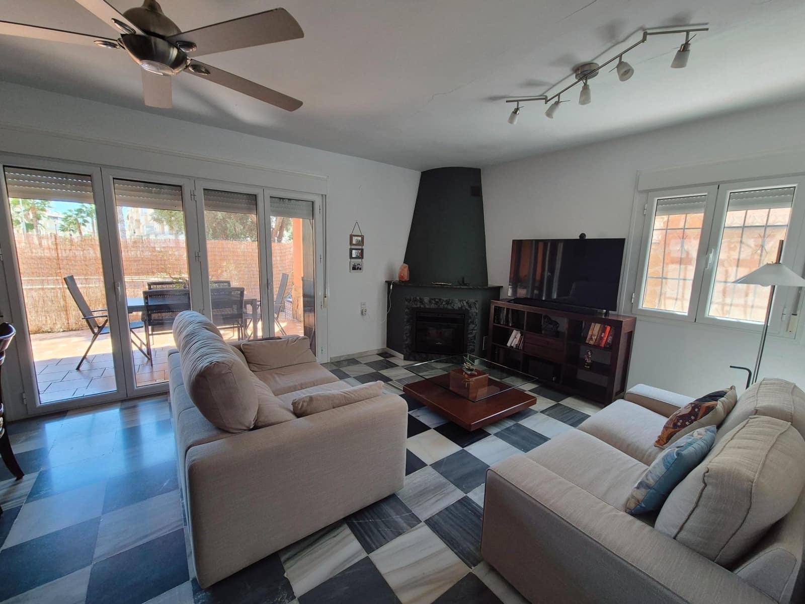 Chalet de 6 habitaciones en Aguadulce (Almeria) en venta con garaje - 590.000 € (Ref: 9677620)