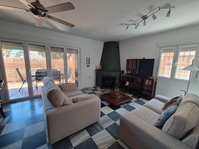 Chalet de 6 habitaciones en Aguadulce (Almeria), Roquetas de Mar en venta con garaje - 590.000 € (Ref: 9677620)