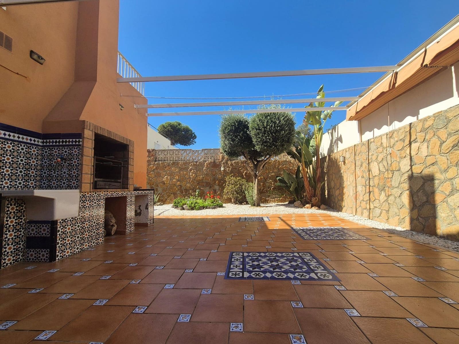 Chalet de 6 habitaciones en Aguadulce (Almeria) en venta con garaje - 590.000 € (Ref: 9677620)