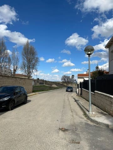 Chalet de 4 habitaciones en Horche en venta con piscina garaje - 480.000 € (Ref: 9679987)