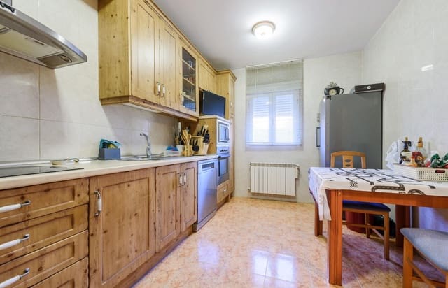 4 soveværelse Villa til salg i Horche med swimmingpool garage - € 480.000 (Ref: 9679987)