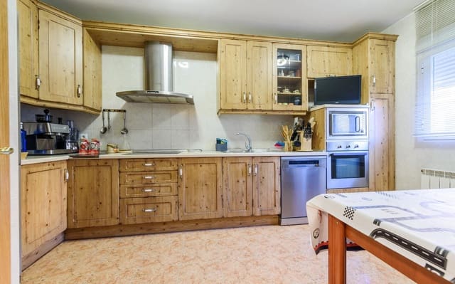 4 soveværelse Villa til salg i Horche med swimmingpool garage - € 480.000 (Ref: 9679987)